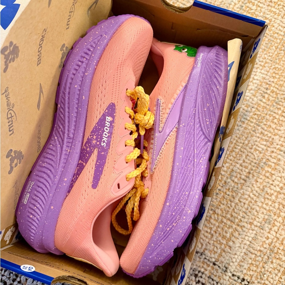 ✨NIB✨ Brooks x runDisney Ghost 17 Rapunzel, Size 9